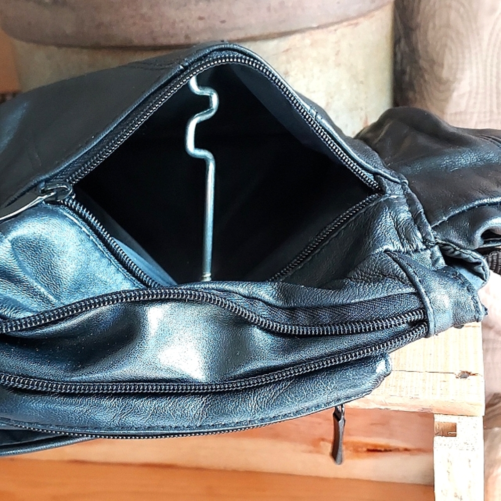 BUXTON BLACK LEATHER BACKPACK BAG - Picture 8 of 12